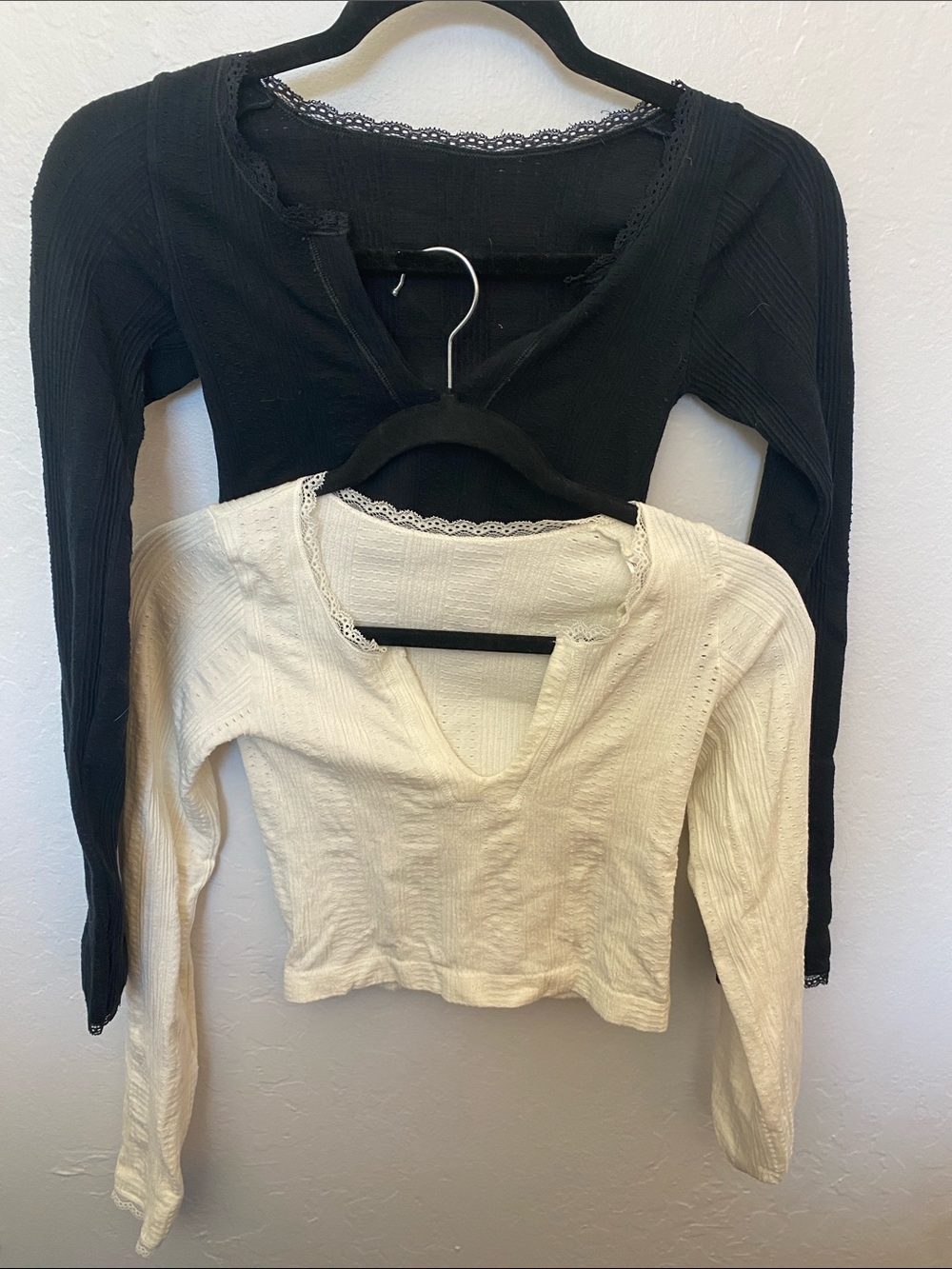 Long Sleeve Lace Trim Ribbed Top - Black and Cream